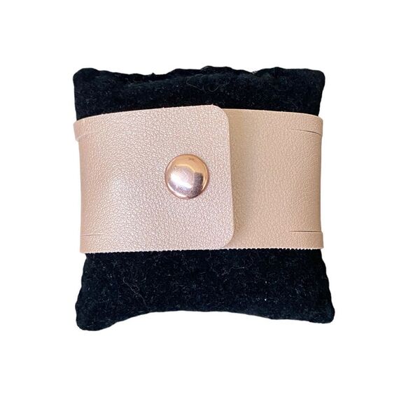 Rose Gold Rhinestone Encrusted Faux Leather Wrap Bracelet Women’s OSFM - Picture 3 of 4